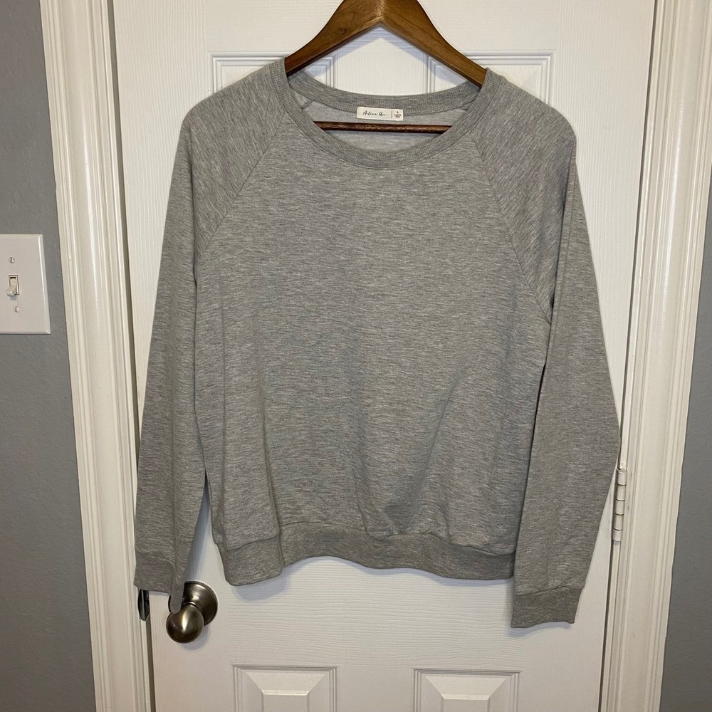 Active USA Women's Large Grey Long Sleeve Crewneck Sweatshirt Comfy